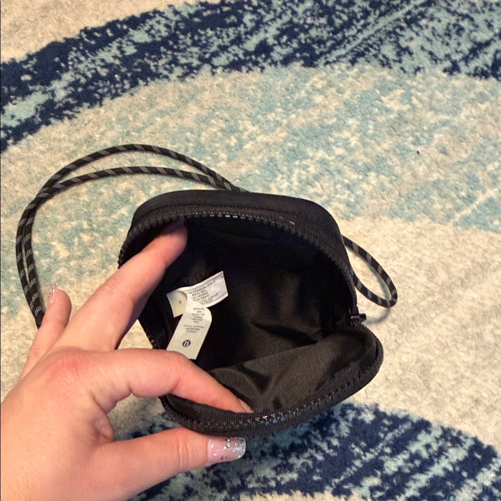 lululemon athletica Black Crossbody Bag - Picture 4 of 4